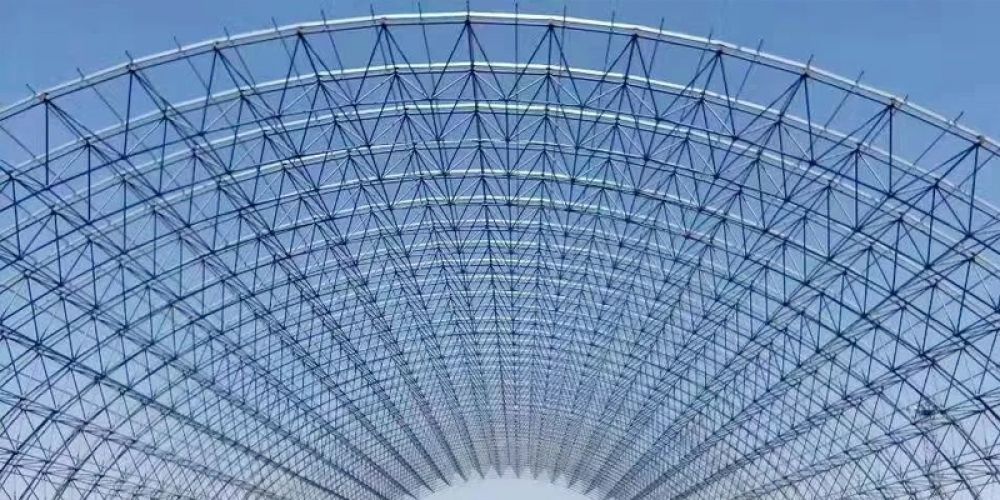 为什么说没有斜向网状钢缆的气膜是临时的建筑？