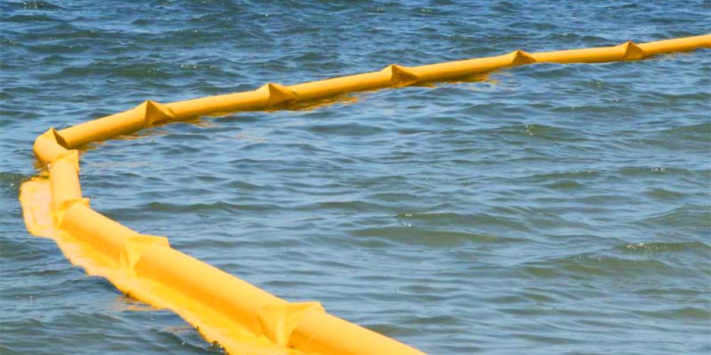 守护蓝色海洋：围油栏