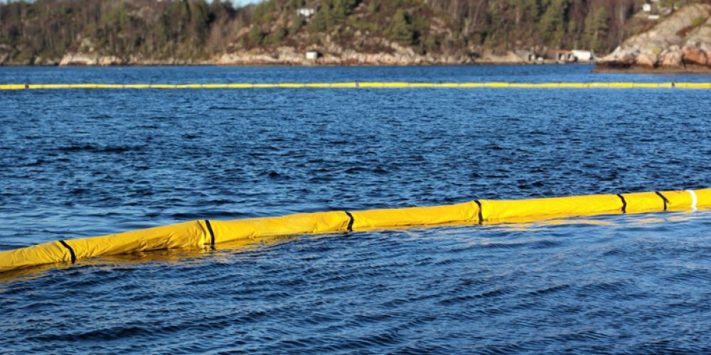 详解围油栏：工作原理与应用