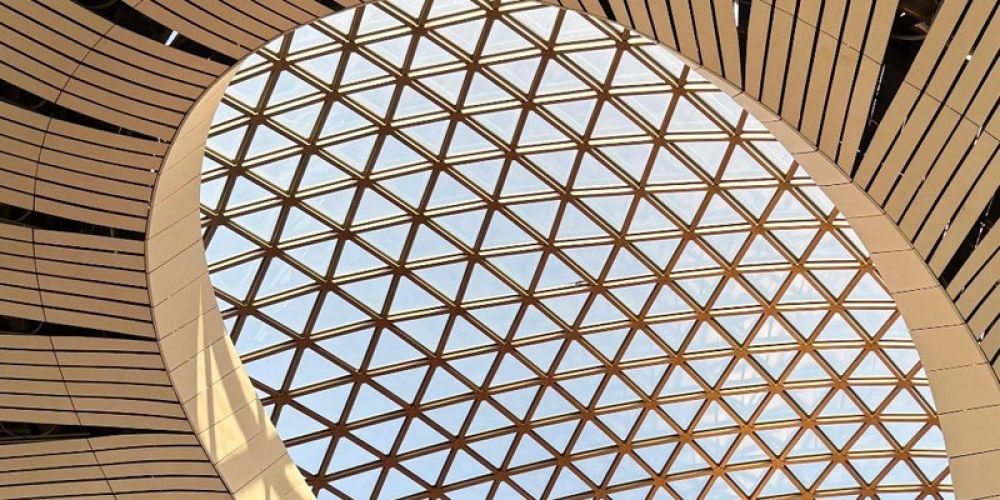 轻盈的革命：ETFE膜结构如何重塑建筑生态