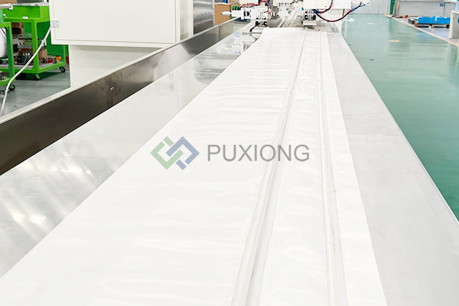 轨道带凹槽，可焊接导条